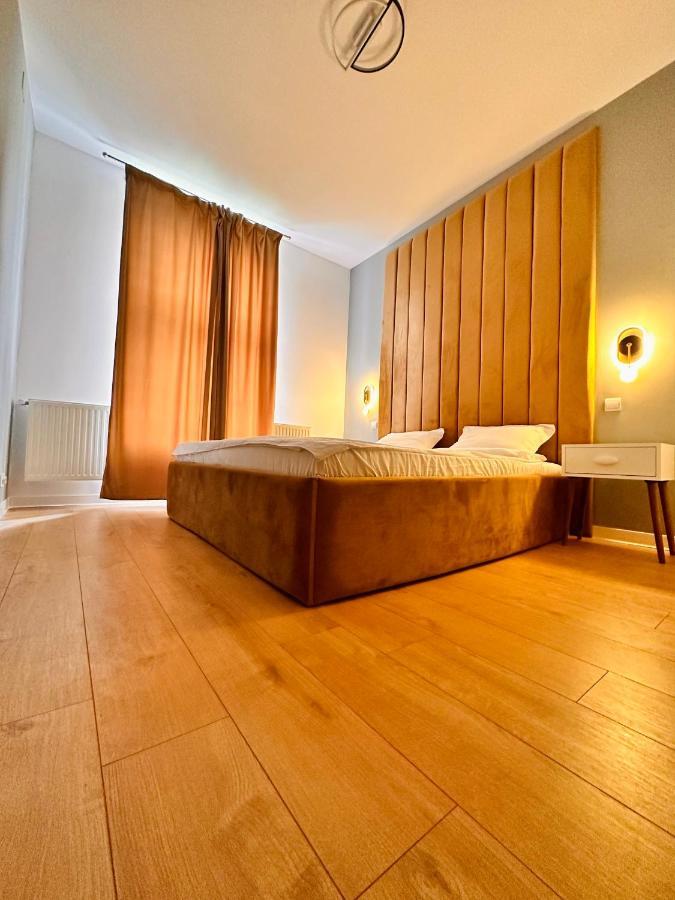 Lv Luxury Apart - One Minute Away From Train Station Predeal Eksteriør bilde