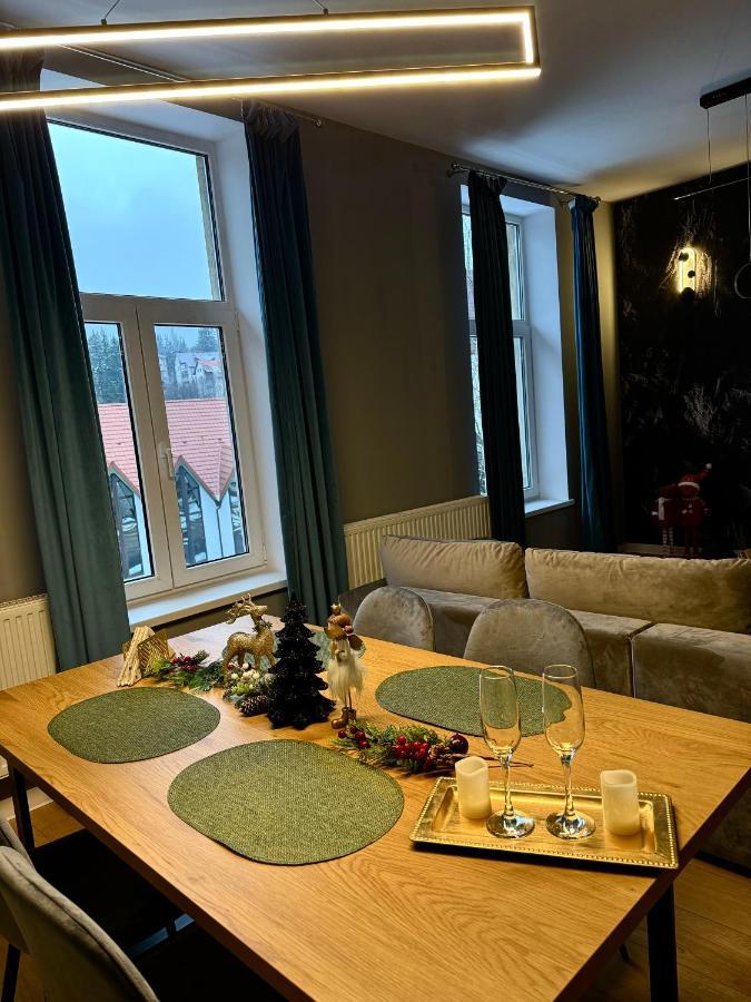 Lv Luxury Apart - One Minute Away From Train Station Predeal Eksteriør bilde